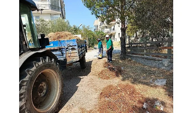 Ayvalık Belediyesi Park ve Bahçeler Müdürlüğü ekipleri, turizm sezonunun en