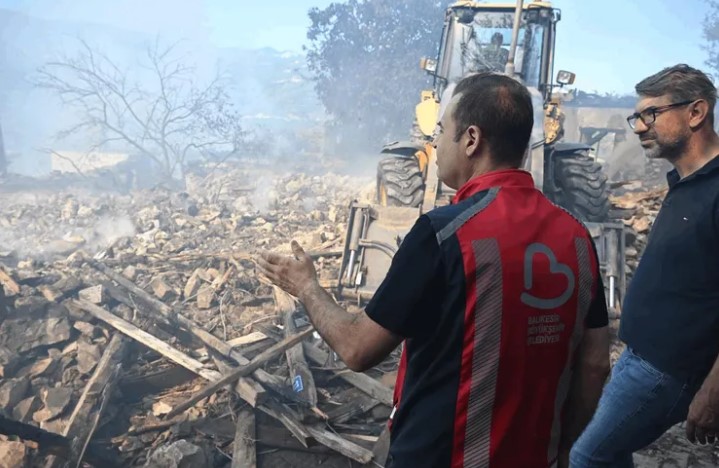Bakan Murat Kurum, Sındırgı’daki Depremin Hasar Bilançosunu Açıkladı.
