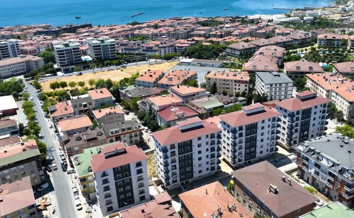 İstanbul Avcılar’da “Yarısı Bizden” kampanyası kapsamında yenilenen 40 yıllık 3