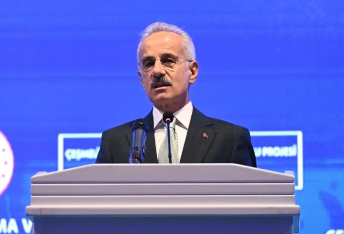 Ulaştırma ve Altyapı Bakanı Abdulkadir Uraloğlu, Ankara’da düzenlenen törenle Çeşmeli-Erdemli-Silifke-Taşucu