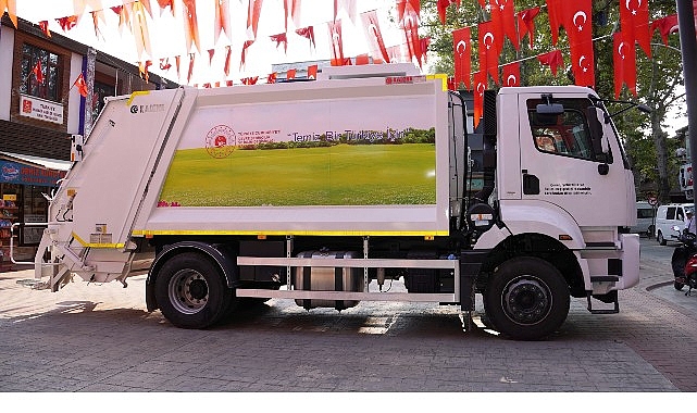 İznik Belediyesi, temizlik çalışmalarında kullanılmak üzere araç filosuna yeni bir