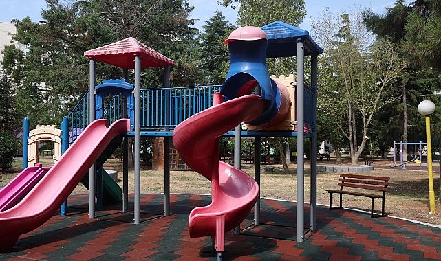 Bakırköy Belediyesi, ilçe genelindeki parkları yepyeni bir görünüme kavuşturmaya devam