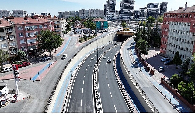 Konya Büyükşehir Belediyesi tarafından Azerbaycan Alt Geçidi’ndeki asfalt yenileme çalışması
