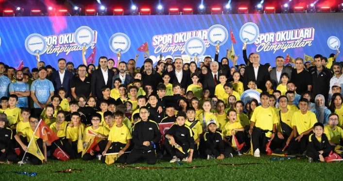 Konya Büyükşehir Belediyesi’nin Yaz Spor Okulları öğrencileri için düzenlediği “Spor