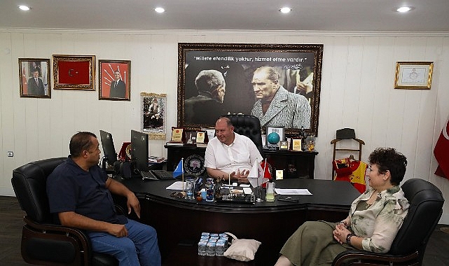 Menderes Belediye Başkanı İlkay Çiçek, Menderes Muhtarlar Derneği’ni ağırladı. Toplantıda