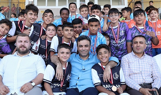 Bağcılar Belediye Başkanı Yasin Yıldız, Mahallenin Yıldızları-2’nin kapanışında gençlere müjdeleri