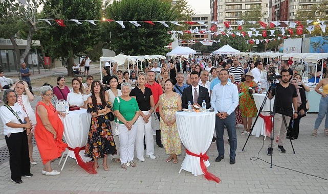 Bayraklı Belediyesinin ev sahipliğinde düzenlenen “Kadın Emeği ve Dayanışma Günleri”,