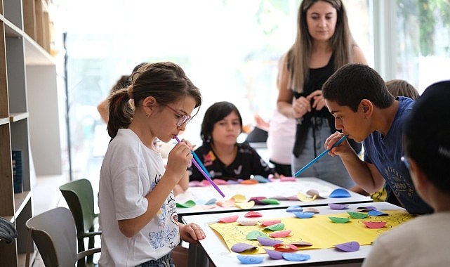 Bayraklı Belediyesinin, çocukların yaz tatilini verimli ve eğlenceli geçirmeleri için