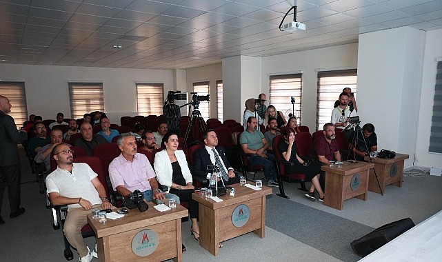 Nevşehir Belediye Başkanı Rasim Arı, “500 Günde Nevşehir” konulu toplantıda