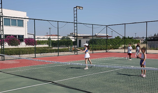 Antalya Büyükşehir Belediyesi, Konyaaltı ve Muratpaşa ilçelerindeki ücretsiz tenis kurslarının