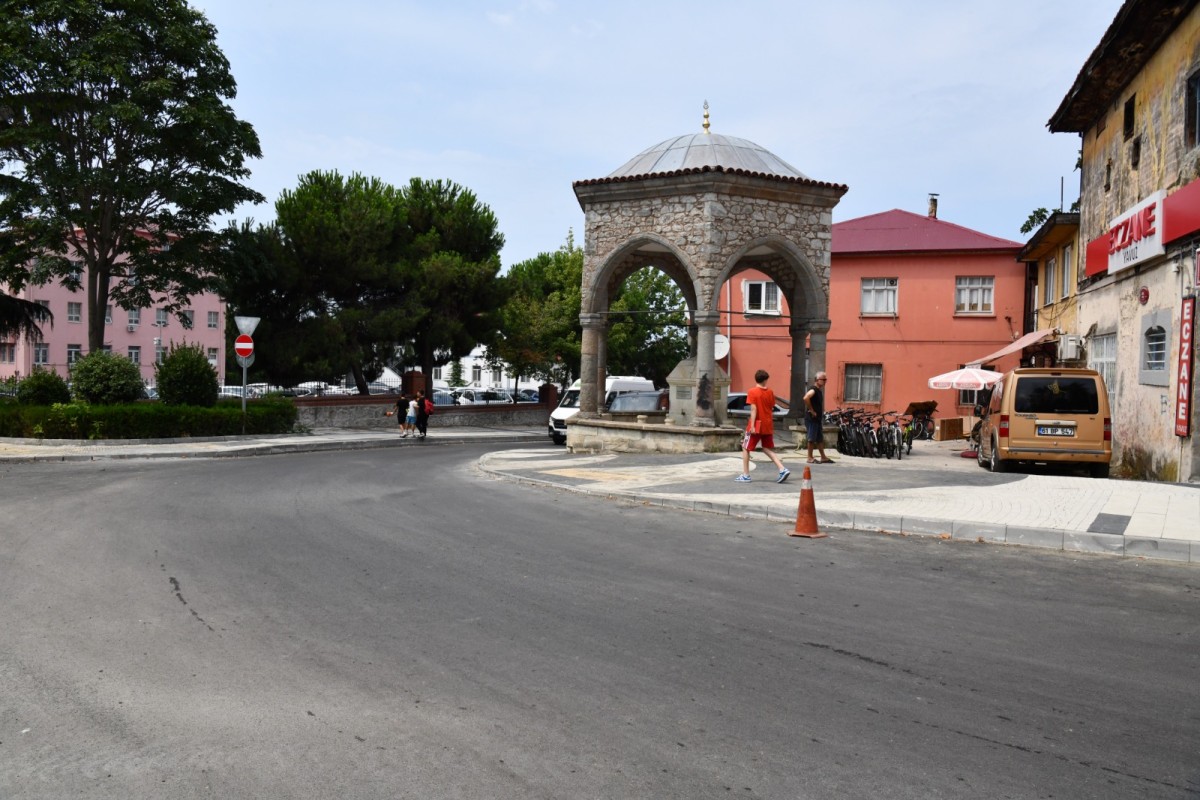 Trabzon Büyükşehir Belediyesi, Kahramanmaraş Caddesi’nde yürüttüğü asfaltlama çalışmalarıyla 500 metrelik