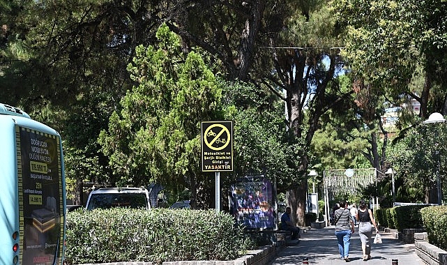 Manisa Büyükşehir Belediyesi Ulaşım Dairesi Trafik Zabıta ekipleri, yayaların güvenliğini