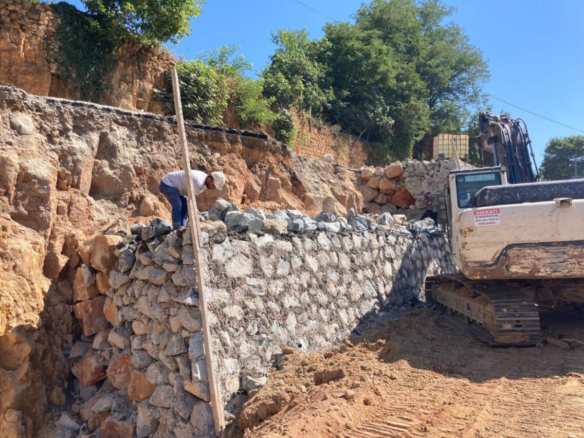 Ordu Büyükşehir Belediyesi, Fatsa’da Taş Duvar Çalışması Yürütüyor