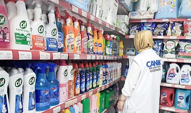 Canik Belediyesi Zabıta Müdürlüğü ekipleri, marketlere yönelik denetimlerini sıkı bir
