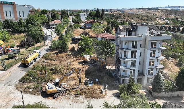 Çayırova Şekerpınar Cumhuriyet Mahallesi’nde bulunan riskli alandaki yapılarda yaşayan vatandaşların