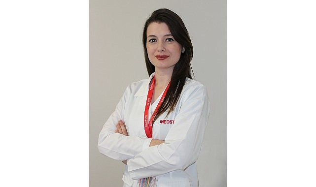 Güneş ışınları, hava kirliliği, sigara kullanımı, stres ve çevresel faktörler