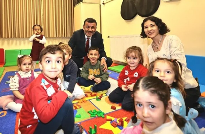 Denizli Büyükşehir Belediyesi, “Güneşli Günler Çocuk Gelişim Merkezleri” projesiyle çalışan