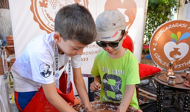 Menemen Belediyesi tarafından düzenlenen 4. Uluslararası Çömlek Festivali için geri