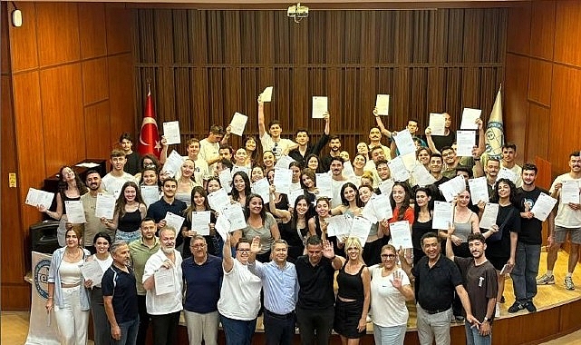 Ege Üniversitesi (EÜ) Devlet Türk Musikisi Konservatuvarı (DTMK), öğrencilerine akademik