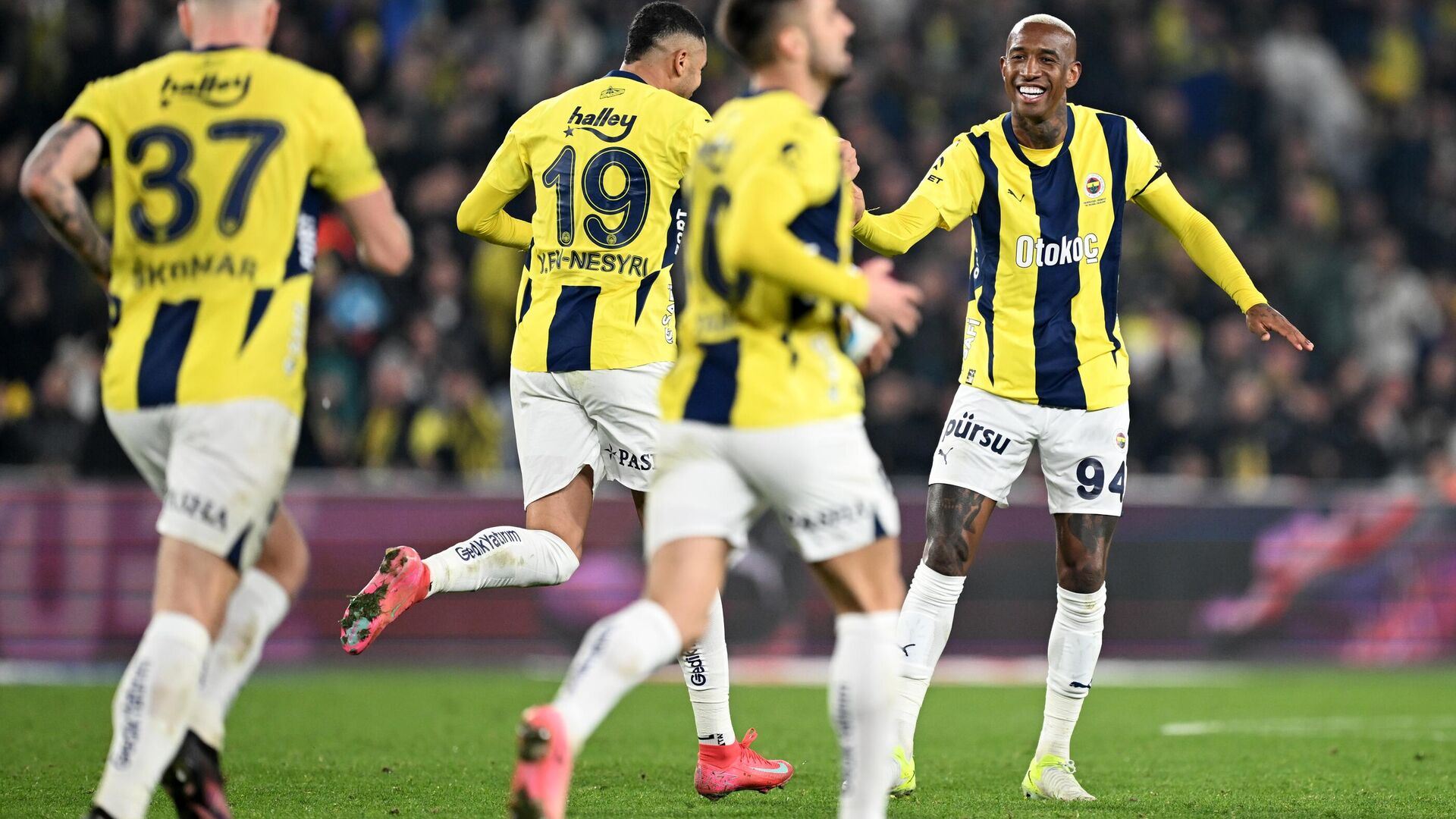 Fenerbahçe’nin UEFA Avrupa Ligi grup aşaması maç programı belli oldu.