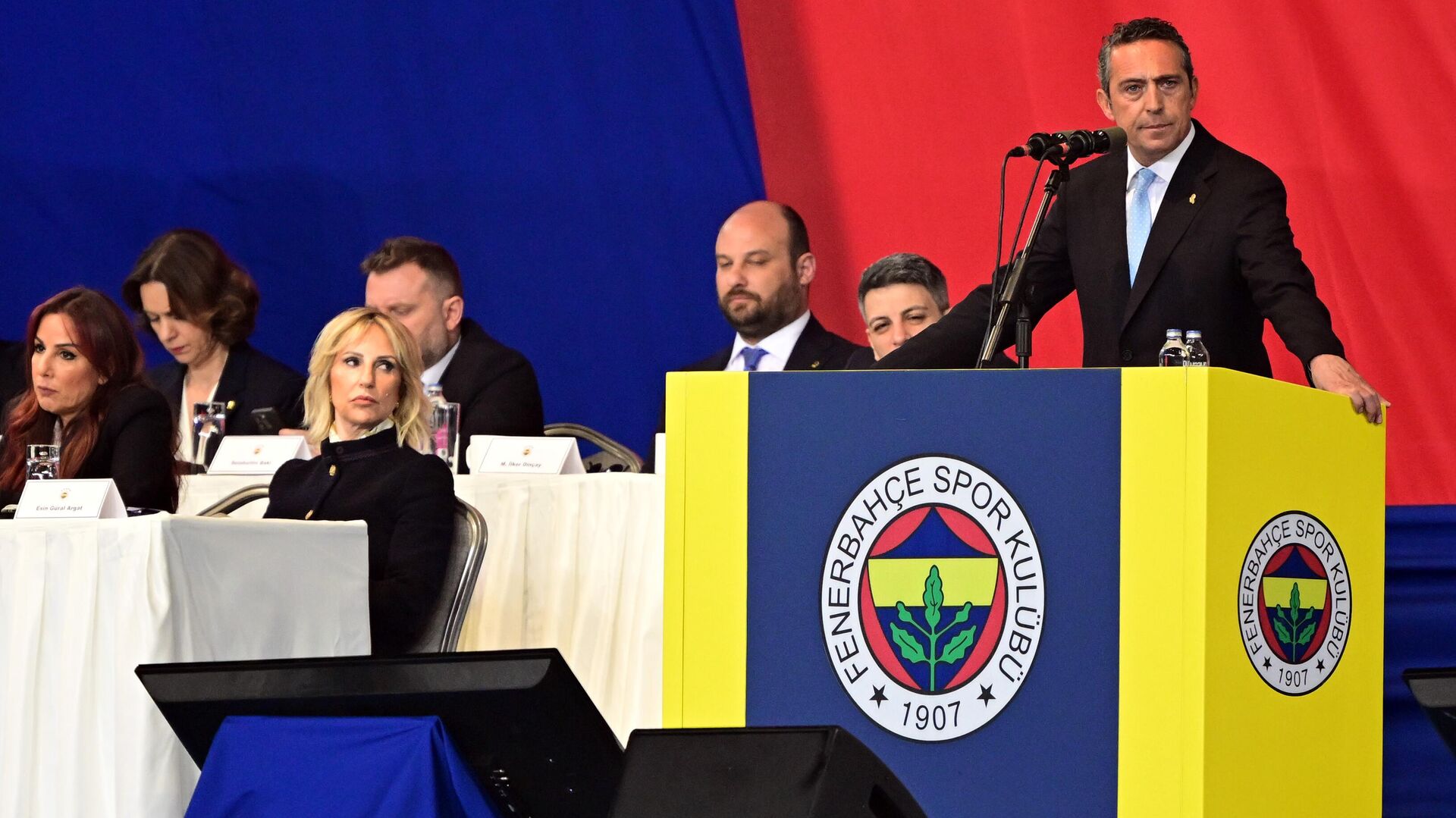 Fenerbahçe Kulübü, olağanüstü genel kurul toplantısının tarihini belirledi. Sarı lacivertli