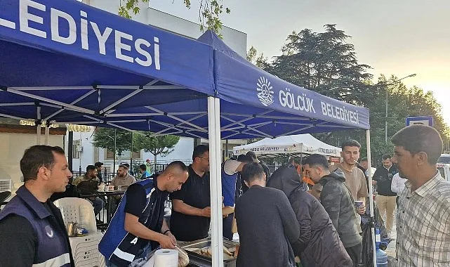 Gölcük Belediyesi, Balıkesir Sındırgı’da meydana gelen deprem sonrasında hemen bölgeye