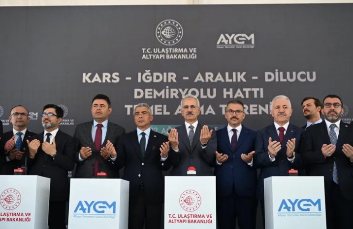 Kars-Iğdır-Aralık-Dilucu Demiryolu Hattı’nın temeli, Cumhurbaşkanı Recep Tayyip Erdoğan’ın mesajıyla atıldı.