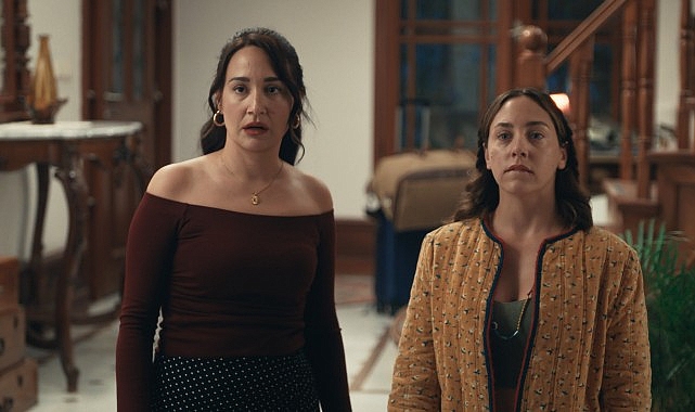 Netflix, Gupse Özay’ın senaryosunu kaleme aldığı ve başrollerini Kerem Bürsin ve Öykü Karayel’le paylaştığı Platonik:
