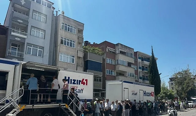Büyükşehir Belediyesi’ne ait Hızır 41 afet ekibi, Balıkesir Sındırgı’da meydana