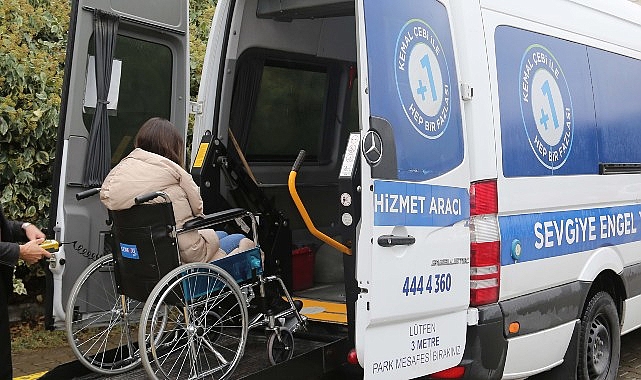 Küçükçekmece Belediyesi, hastane ulaşımında zorluk yaşayan hastalar için ulaşım desteğini