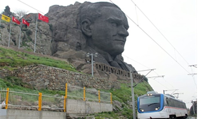 İzmir Büyükşehir Belediyesi, İzmir Banliyö Sistemi’nde (İZBAN) görev yapan personelin