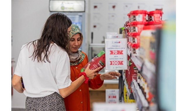 İzmir Büyükşehir Belediyesi’nin güvenli alışveriş merkezi İZMAR, açıldığı nisan ayından