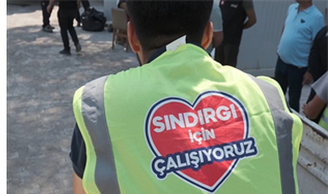 İzmir Büyükşehir Belediyesi ekipleri, Balıkesir’de meydana gelen depremde mağduriyet yaşayan