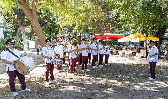Karşıyaka’da, 30 Ağustos Zafer Bayramı kutlamaları Karşıyaka Belediye Bandosu’nun konserleriyle