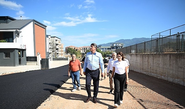 Kartepe Belediyesi ekipleri, ilçe genelinde altyapı ve üstyapı çalışmalarına aralıksız