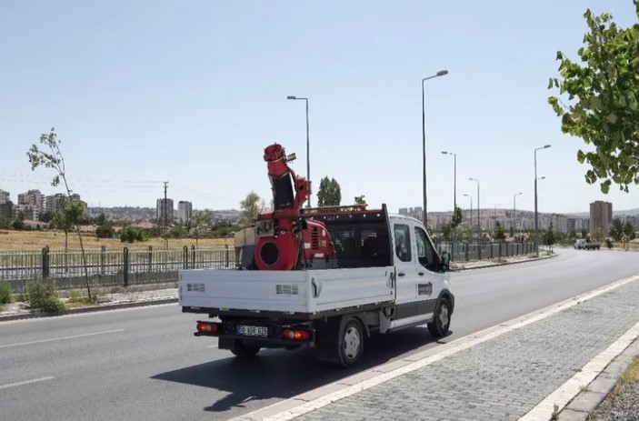 Kayseri Melikgazi Belediyesi aralıklarla belli saatlerde tüm mahalleleri ilaçlayan belediye