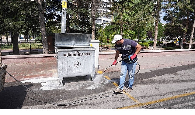 Keçiören Belediyesi ekipleri ilçe genelinde geniş kapsamlı temizlik çalışması gerçekleştirdi.