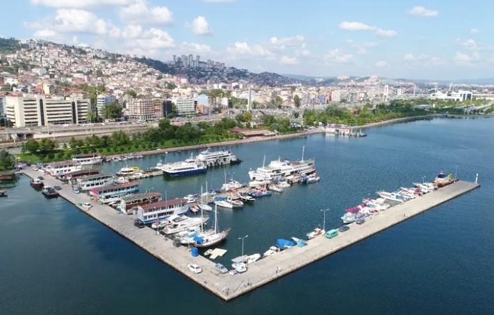 Kocaeli Büyükşehir Belediyesi, Başiskele’de devam eden dev kavşak projesinde adeta