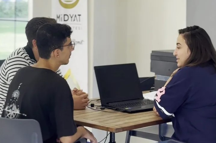 Midyatlı gençlerin üniversiteye geçiş sürecinde doğru ve bilinçli tercihler yapmalarına
