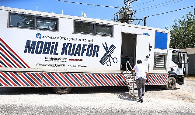 Antalya Büyükşehir Belediyesi’nin kuaför ve berber olmayan mahallelerde vatandaşlara hizmet