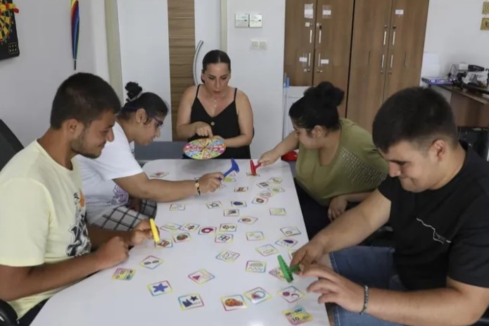 Mersin Büyükşehir Belediyesi, özel gereksinimli vatandaşlar ve ailelerine yönelik hizmetlerle