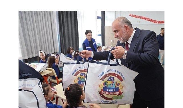 Canik Belediye Başkanı İbrahim Sandıkçı, bu yıl da ilkokul birinci