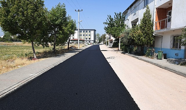 Osmangazi Belediyesi, ilçe genelinde başlattığı asfaltlama çalışmalarını hız kesmeden sürdürüyor.