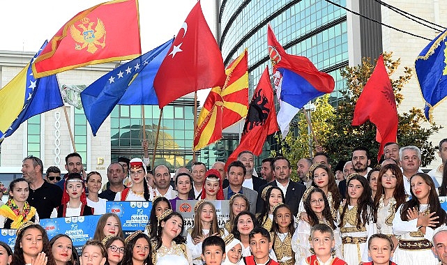 Balkan kültürünü Bursa sokaklarına taşıyan Uluslararası NAKEM Osmangazi Belediyesi Balkan