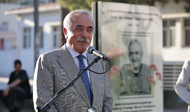 İzmir Kent Konseyi’nin unutulmaz başkanı Prof. Dr. Adnan Oğuz Akyarlı,