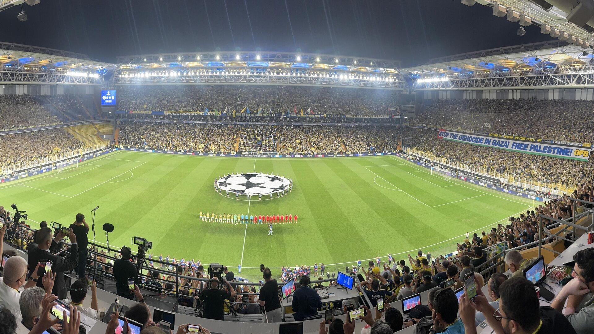 Fenerbahçe, UEFA Şampiyonlar Ligi play-off turu rövanşında bugün Benfica’ya konuk