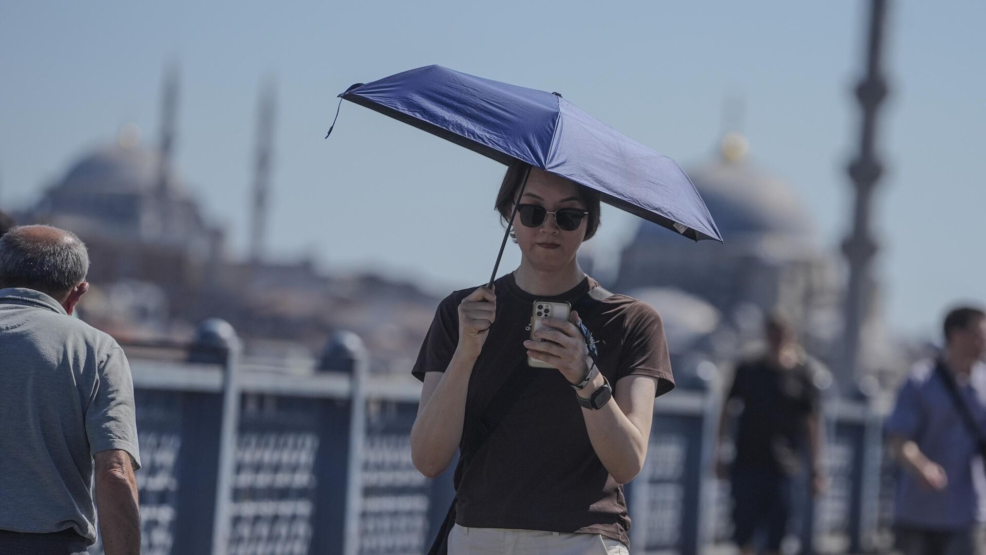 Meteoroloji uyarıyor: Türkiye genelinde hava sıcaklıkları mevsim normallerinin üzerinde seyrediyor.