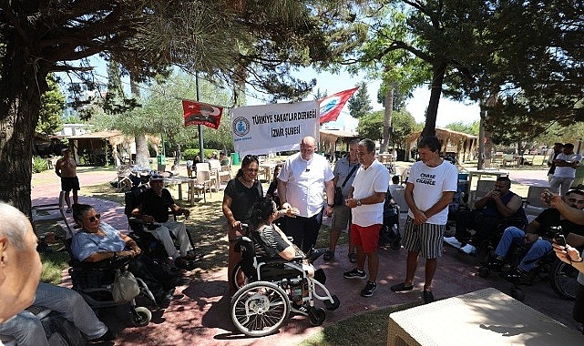 Menderes Belediyesi’nin engelsiz tesisi Sunal Tülbentçi Parkı engelli vatandaşlara ev