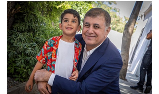 İzmir Büyükşehir Belediye Başkanı Dr. Cemil Tugay, inşaat çalışmaları süren