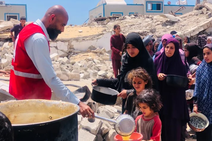 Uluslararası Kızılhaç ve Kızılay Dernekleri Federasyonu (IFRC) üyesi Türk Kızılay,